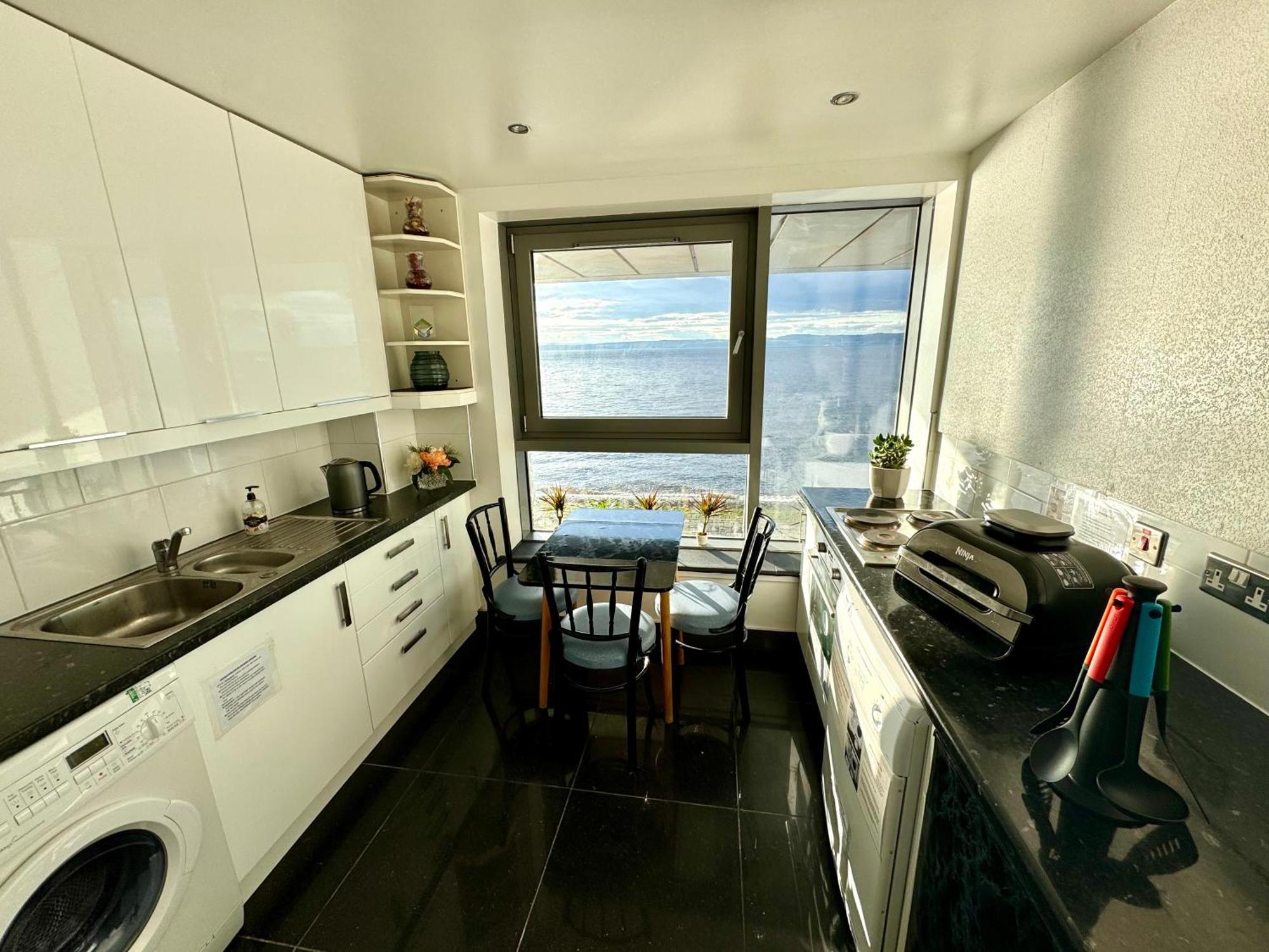 Ocean Park Apartments - Oceanfront - Free Parking And Fast Wifi Эдинбург Экстерьер фото