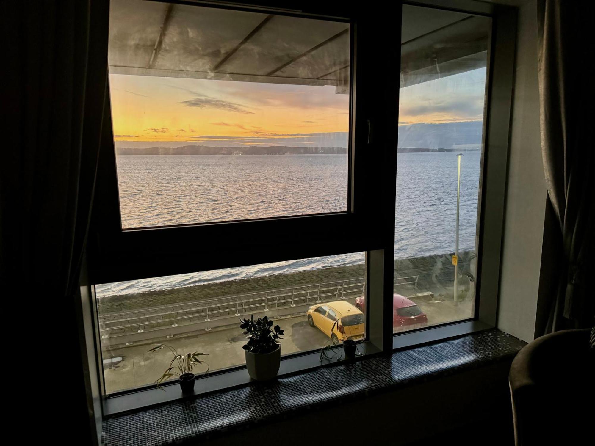 Ocean Park Apartments - Oceanfront - Free Parking And Fast Wifi Эдинбург Экстерьер фото