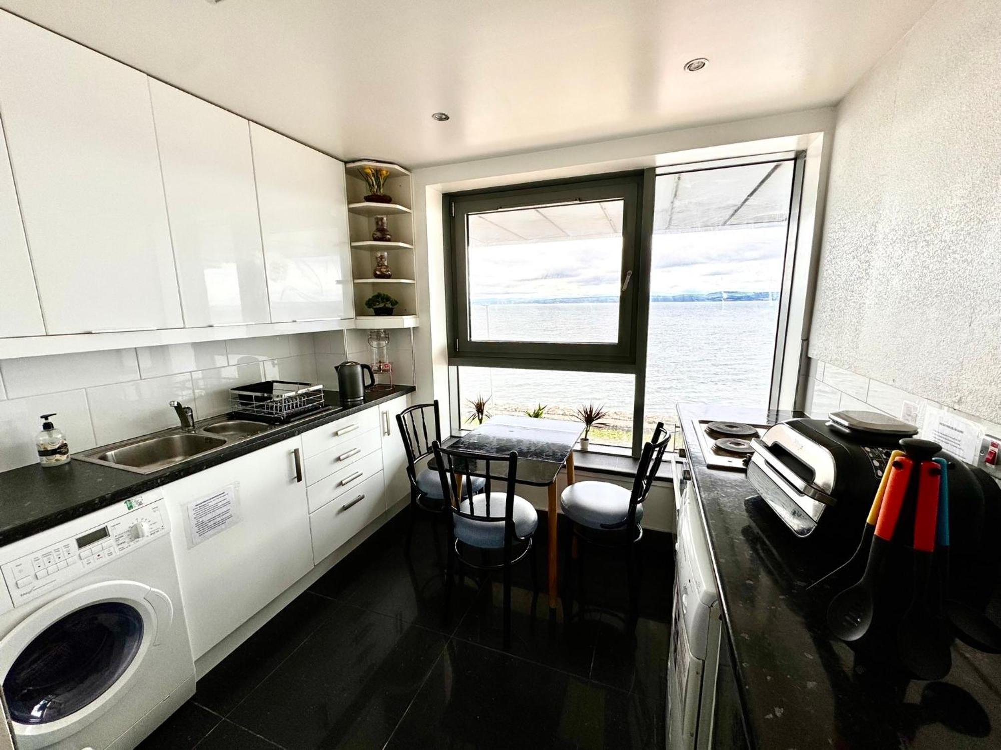 Ocean Park Apartments - Oceanfront - Free Parking And Fast Wifi Эдинбург Экстерьер фото